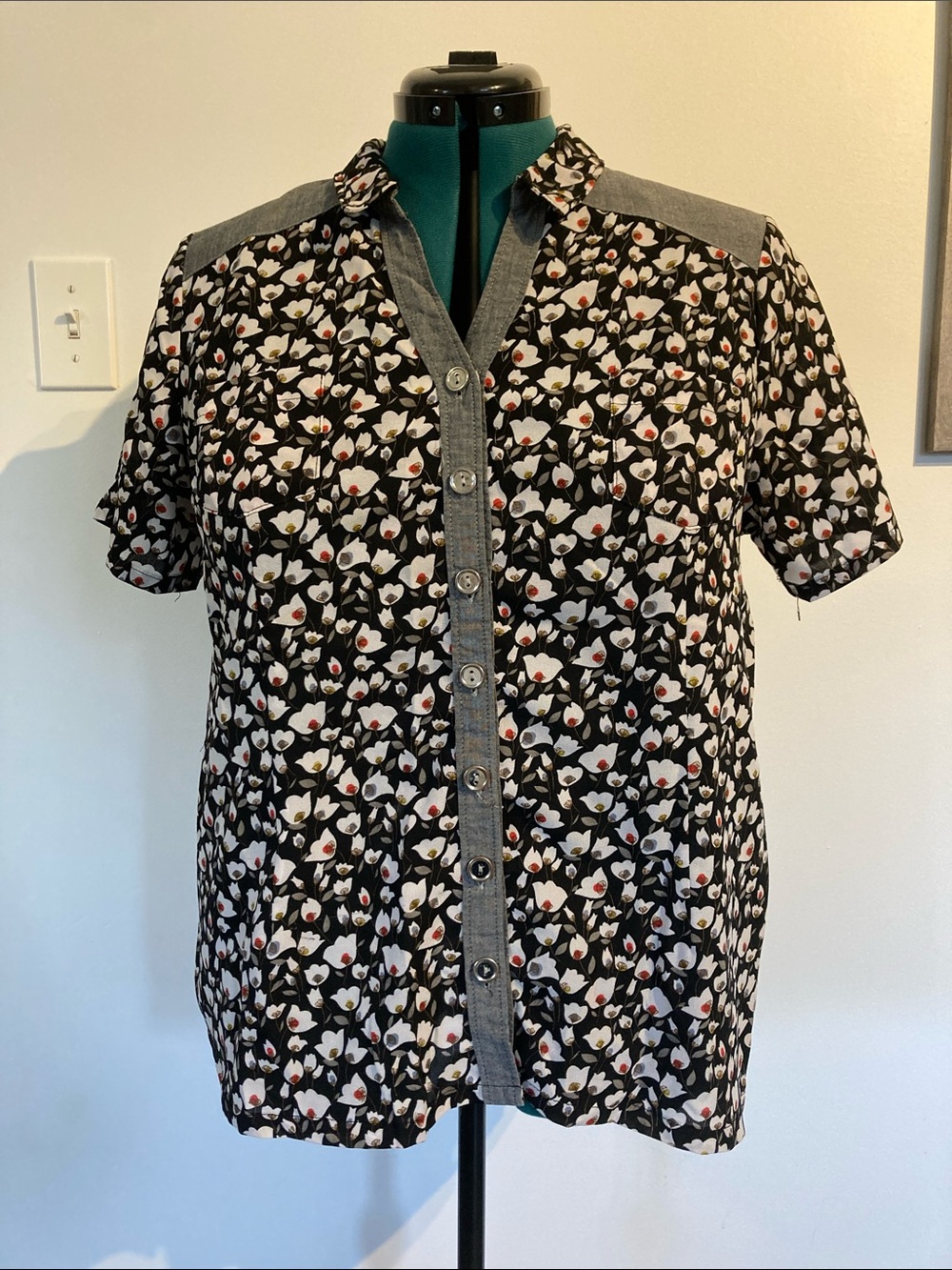 Floral Print Button-Down Short Sleeve Shirt